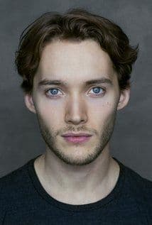 Moda Toby Regbo - IMDb