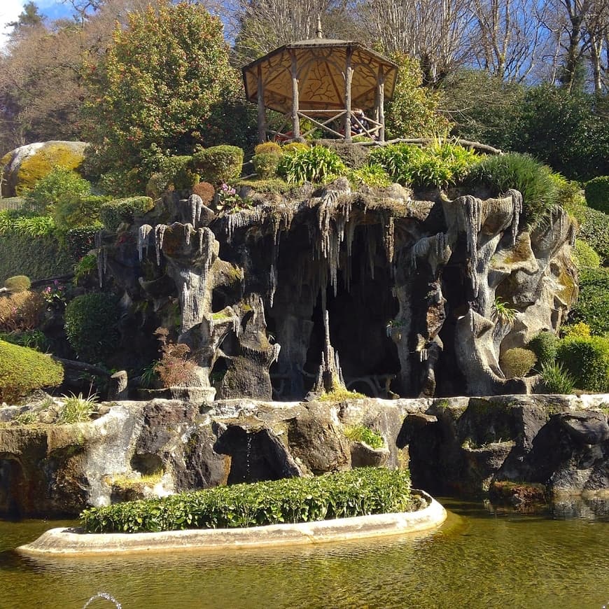 Lugar Grutas I Bom Jesus do Monte