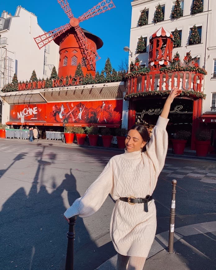 Place Moulin Rouge