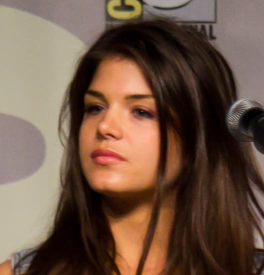 Moda Marie Avgeropoulos