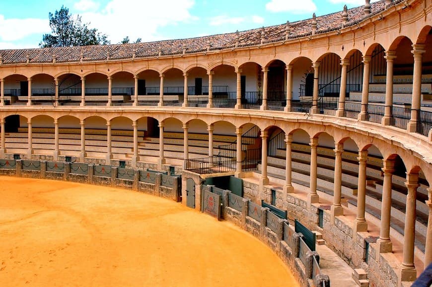 Place Plaza de Toros de la Real Maestranza de Caballería de Ronda