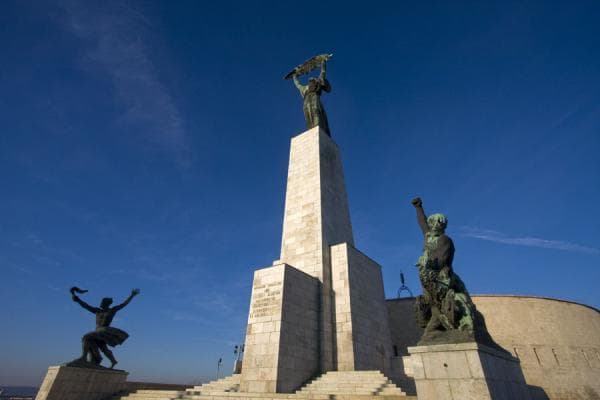 Place Liberty Statue