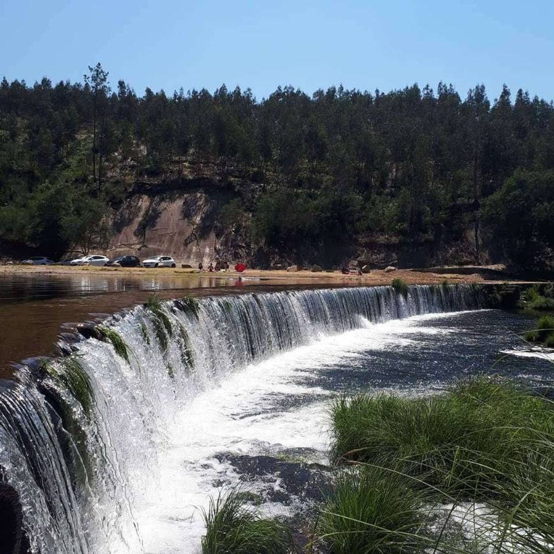 Place Fluvial do Alfusqueiro beach