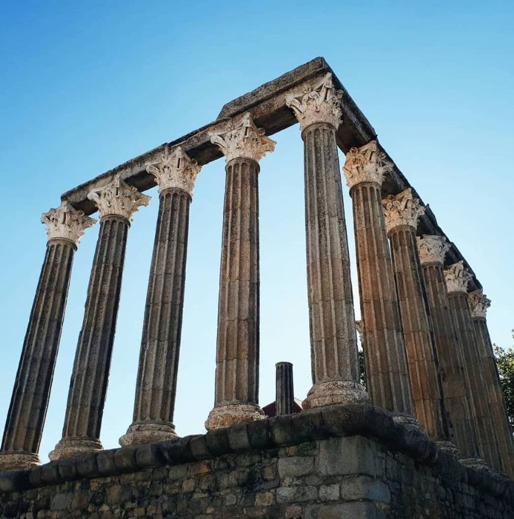 Place Templo romano de Évora