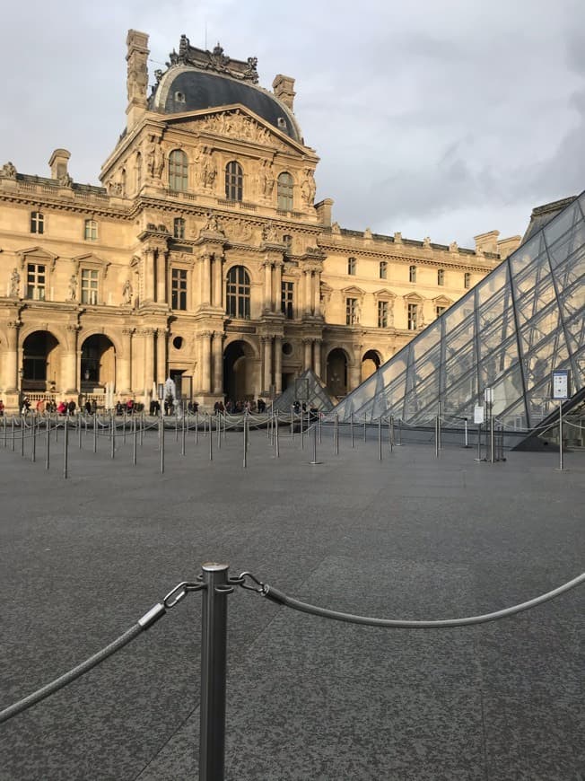 Place Museo del Louvre