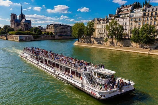 Place Bateaux-Mouches