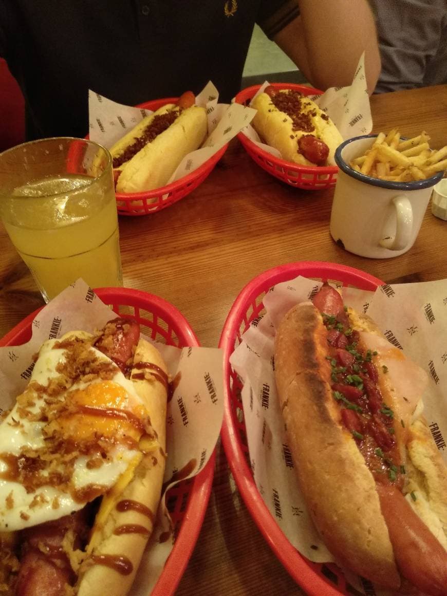 Restaurantes Frankie Hot Dogs