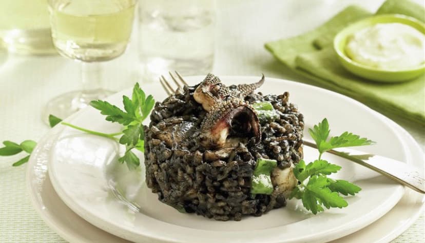 Fashion Arroz negro con sepia al estilo tradicional 