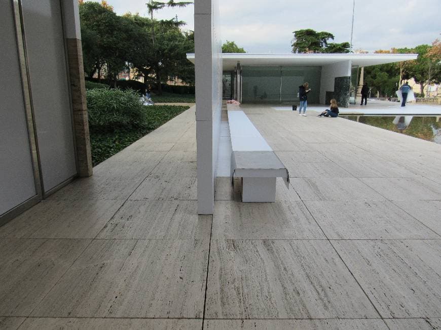 Place Pabellón Mies Van Der Rohe