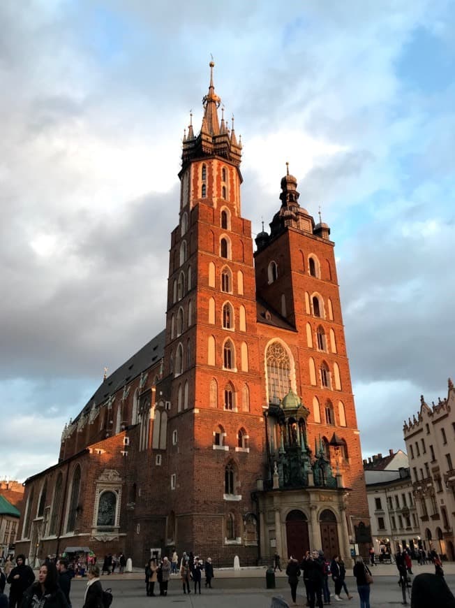 Place Basílica de Santa María