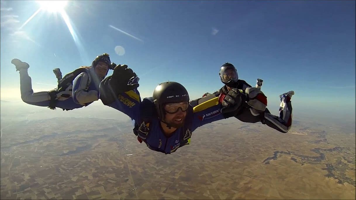 Fashion Skydive Madrid - Saltos en paracaídas y cursos de paracaidismo