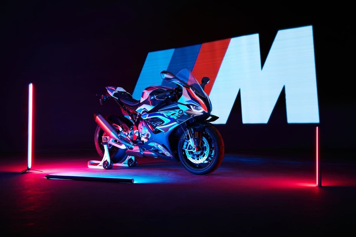 Fashion BMW M1000RR – Desenhada para dominar na pista e na estrada ...