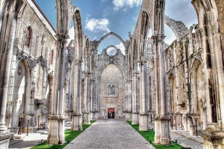 Fashion Igreja e Museu Arqueológico do Carmo em Lisboa