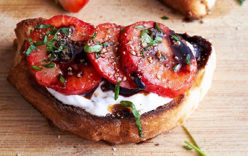 Fashion Strawberry Balsamic Crostini