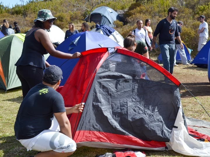 Fashion O que não fazer em uma trilha ou camping