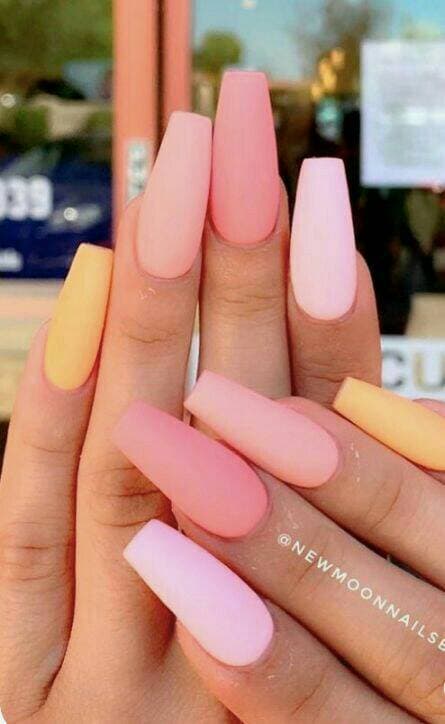 Moda Nails