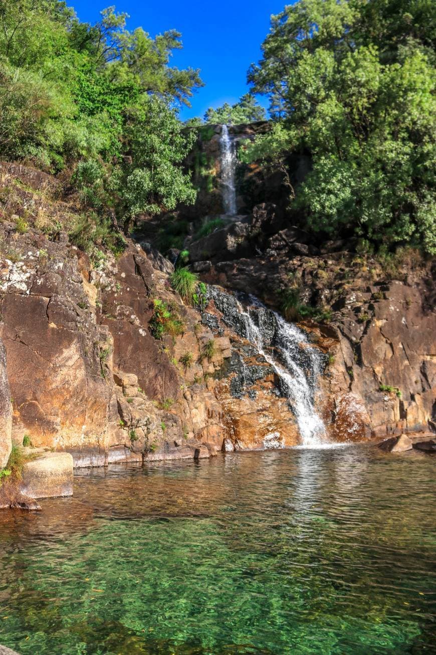 Lugar Cascata Fecha de Barjas (Tahiti)