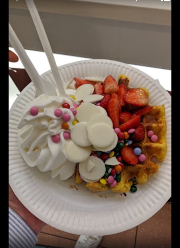 Lugar Waffles ,com frutas bolachas e iogurte natural em gelado !! 