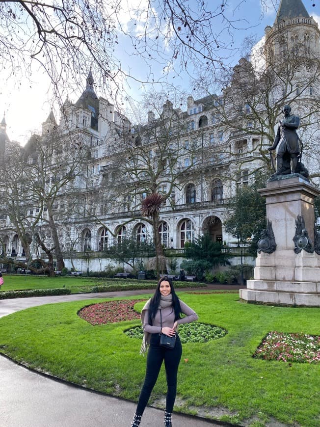 Place Whitehall Gardens