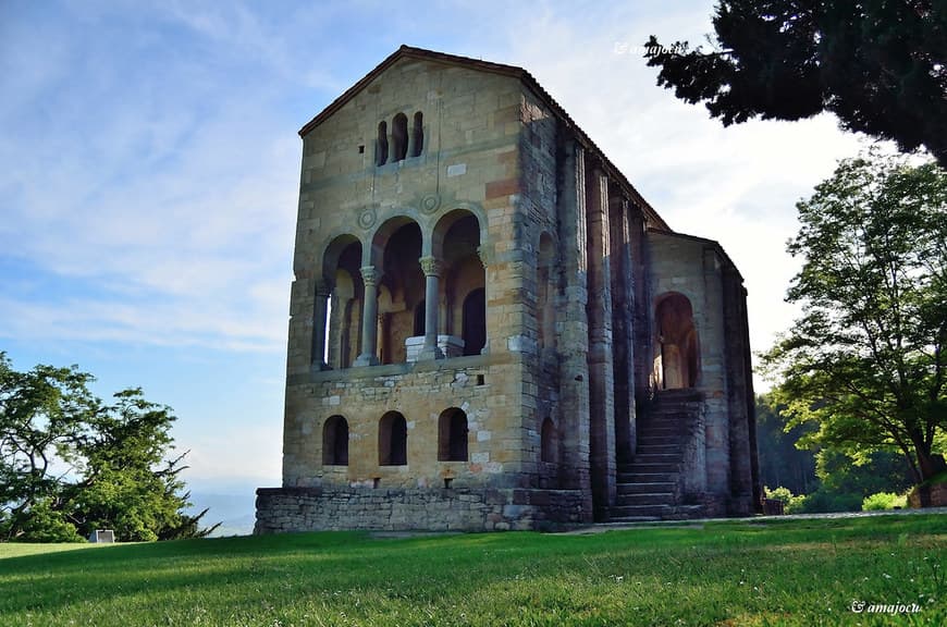 Place Santa María del Naranco. Prerrománico Asturiano