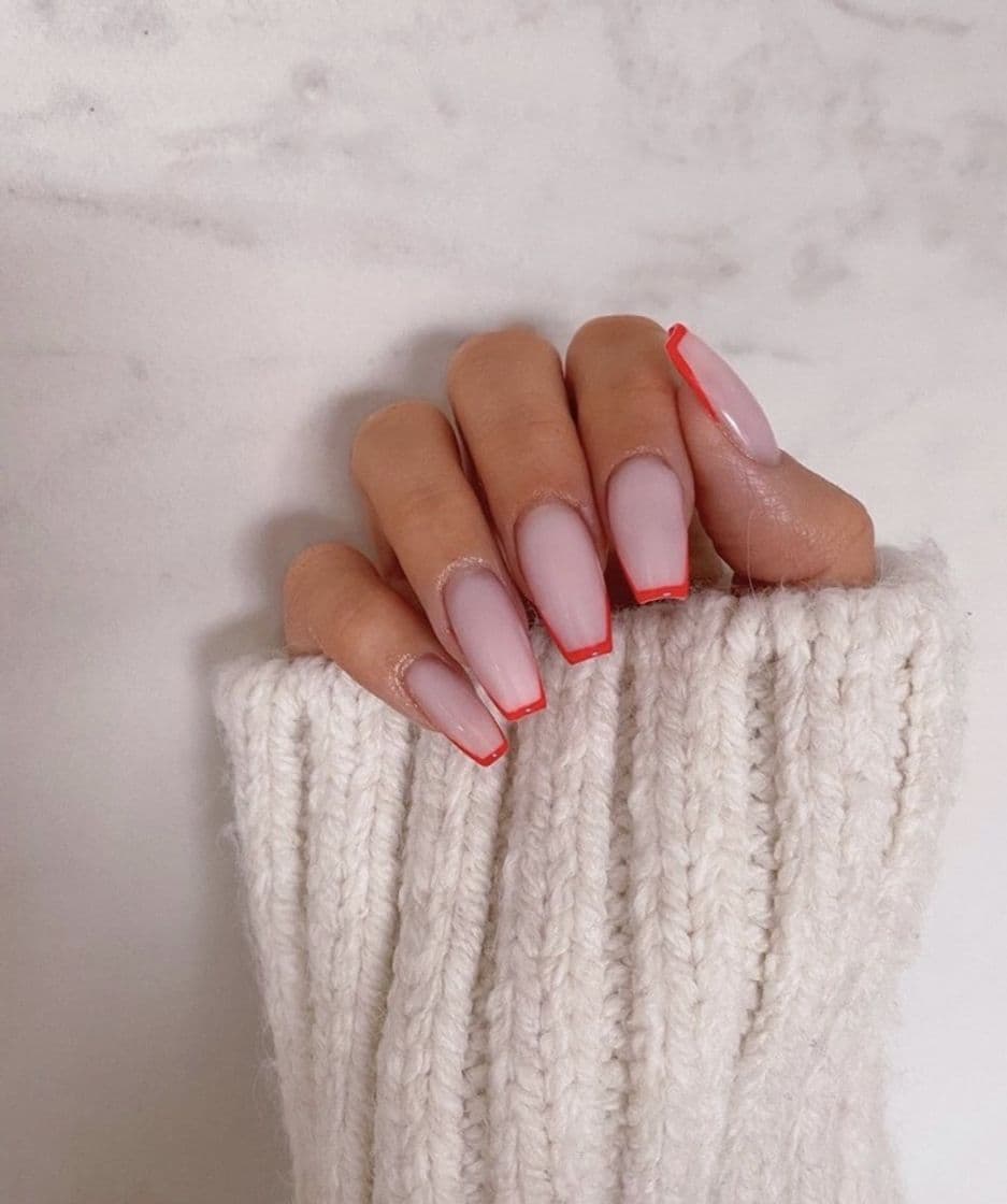 Moda Uñas cuadradas con borde rojo