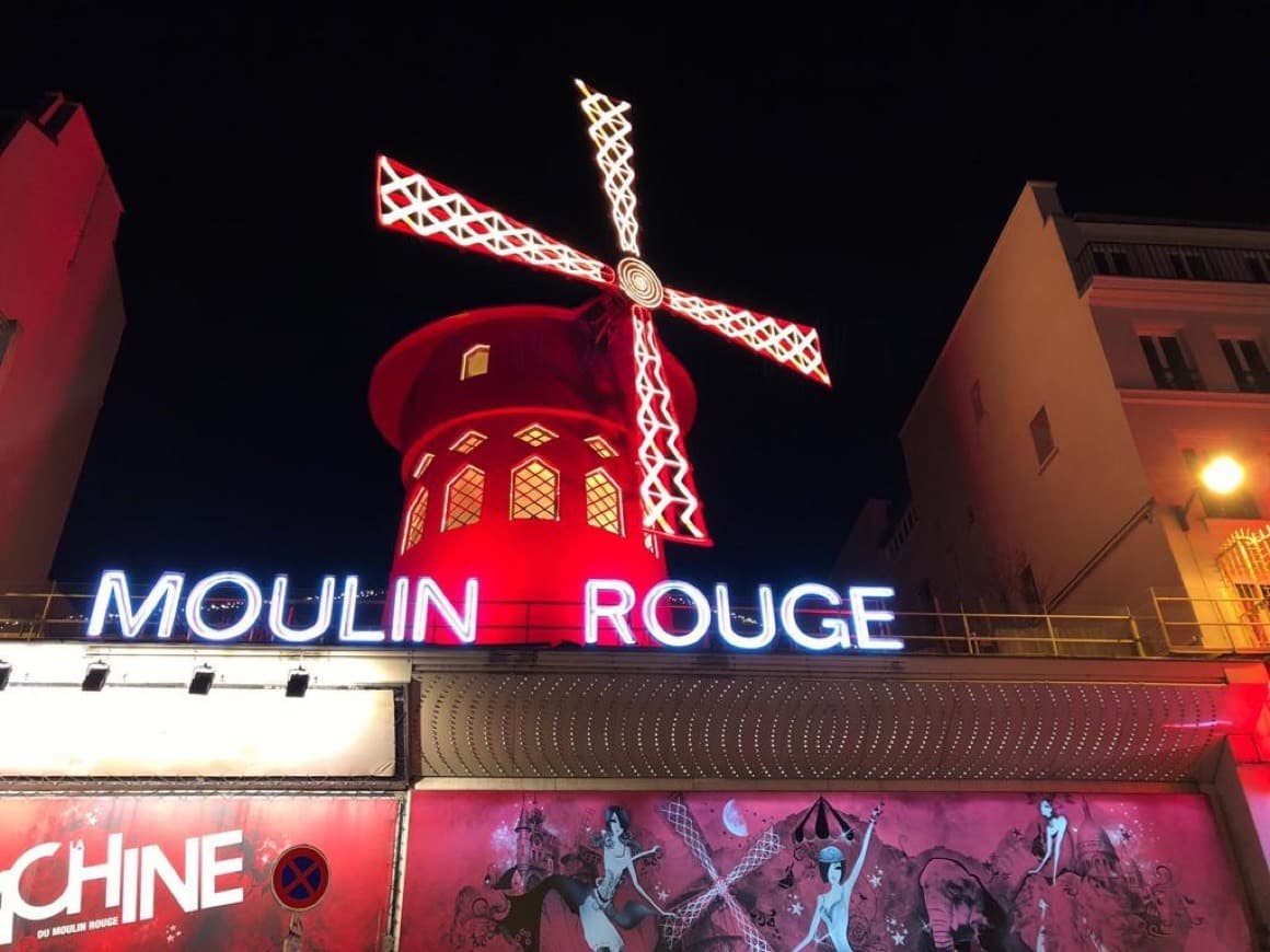 Place Moulin Rouge