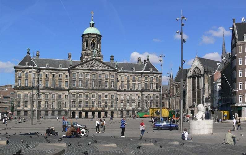 Lugar Dam Square