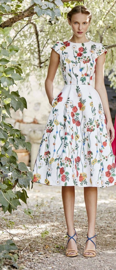 Moda Vestido branco com estampa de flores