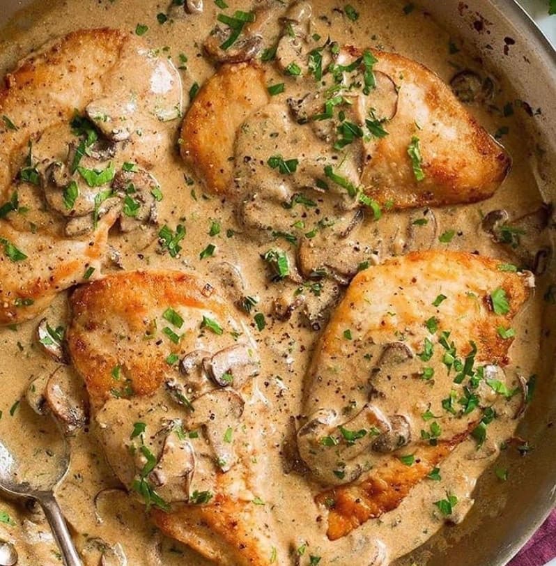 Moda Pollo Marsala con salsa cremosa😋😋