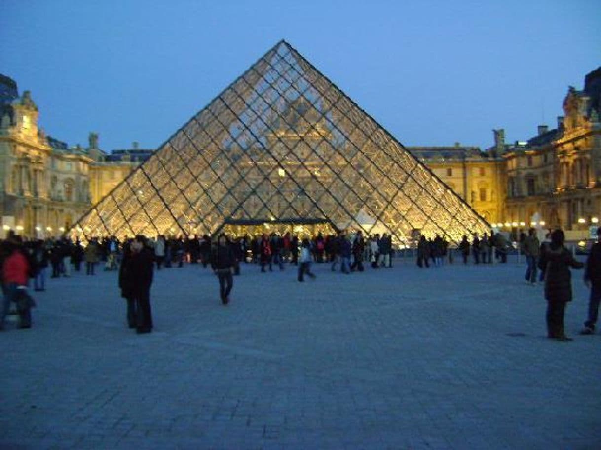 Place Museo del Louvre