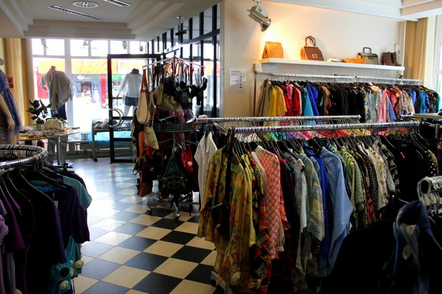 Place HUMANA Secondhand & Vintage