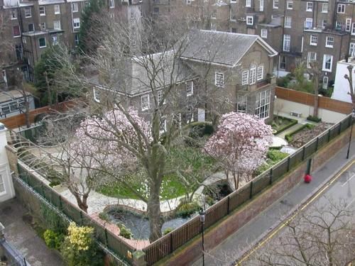 Lugar Garden Lodge - former house of Freddie Mercury