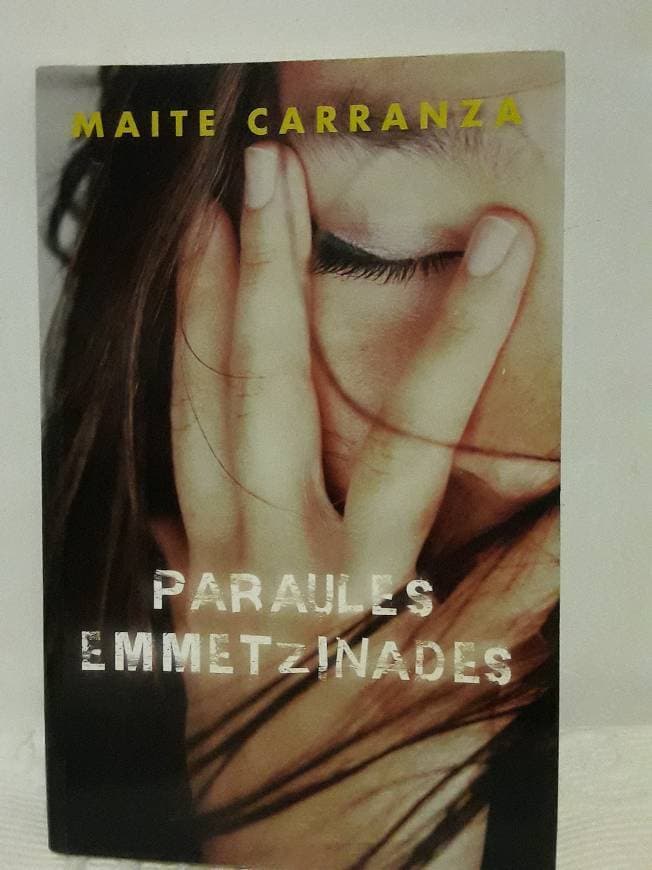 Libro Paraules Emmetzinades de Maite Carranza 