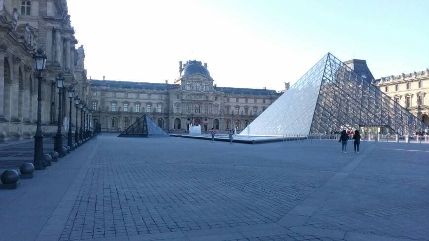 Place Museo del Louvre