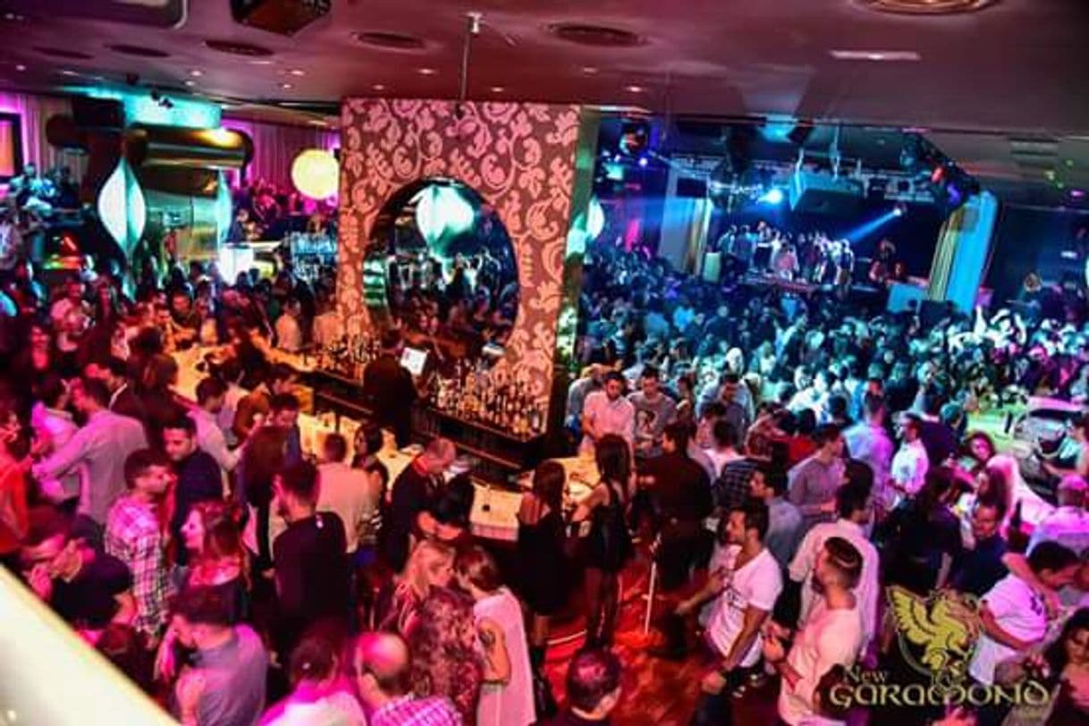 Lugar New Garamond