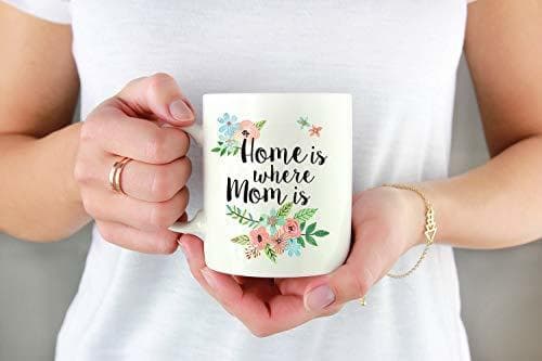 Producto Taza para el Día de la Madre con texto en inglés "Home