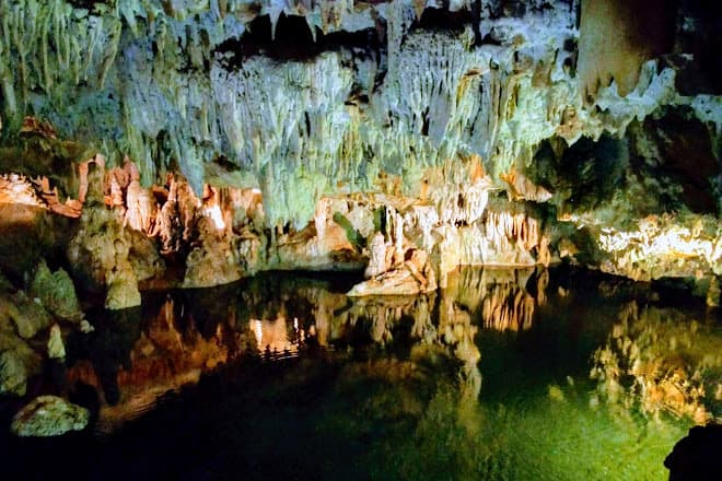 Place Grutas de Santo António