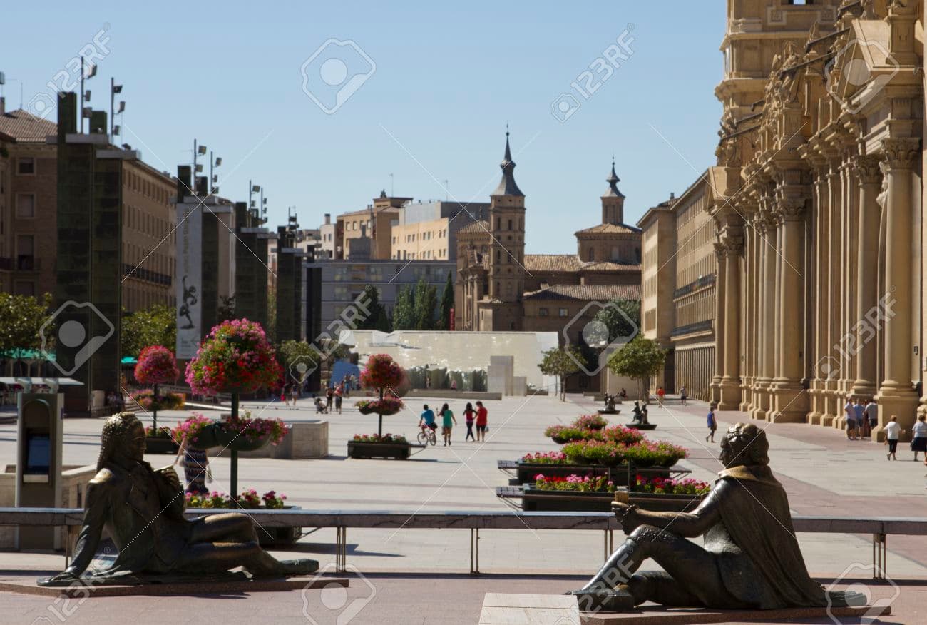 Place Plaza del Pilar