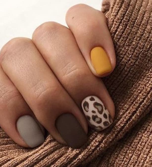 Moda Unhas com padrão leopardo 