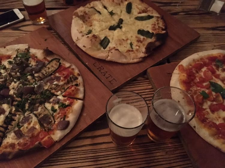 Restaurantes CRATE Brewery & Pizzeria