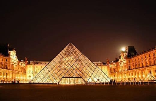 Place Museo del Louvre