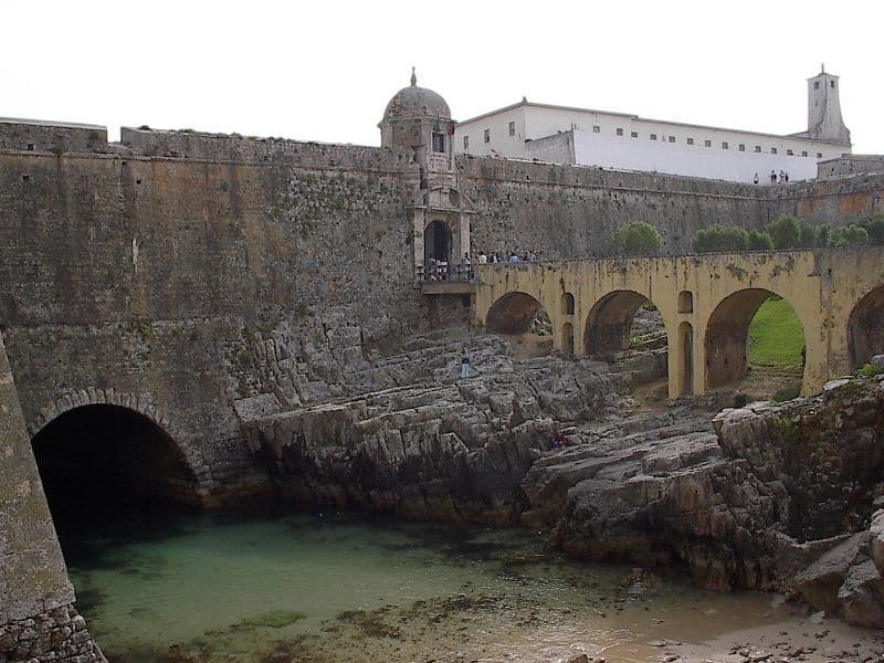 Place Fortaleza de Peniche