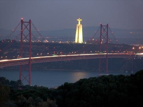 Place Puente 25 de Abril