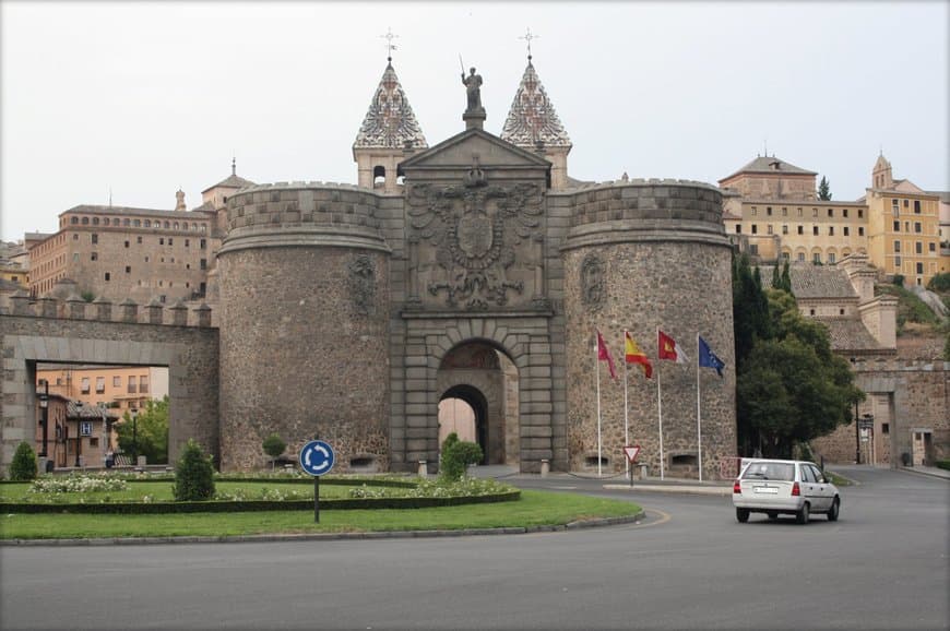 Place Puerta de Bisagra