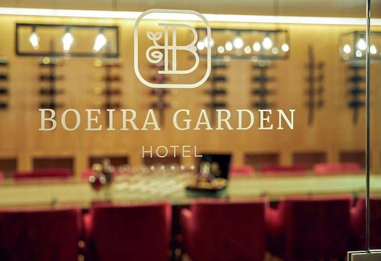 Place Boeira Garden Hotel Porto Gaia, Curio Collection by Hilton