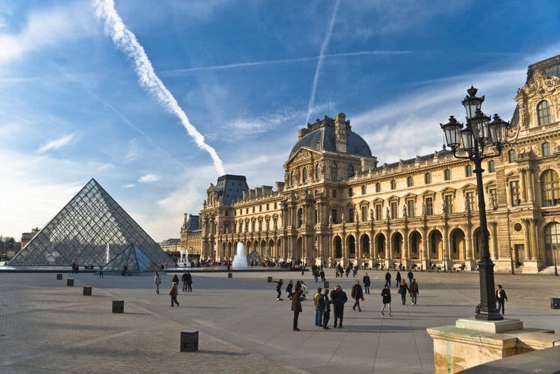 Place Museo del Louvre