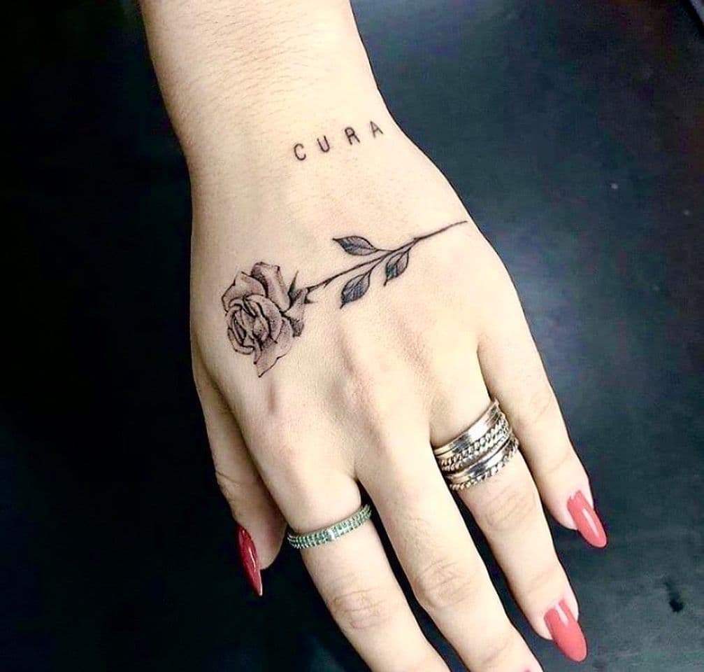 Moda Tatto Rosa na Mão