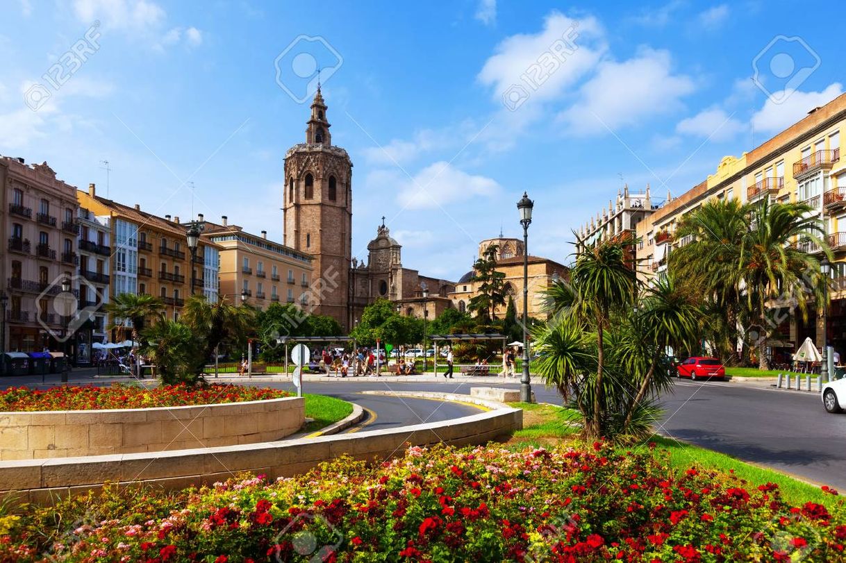 Place Plaza de la Reina