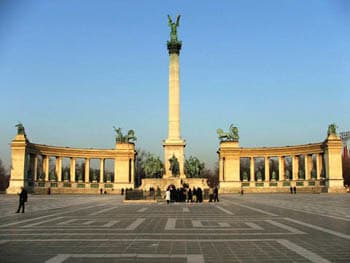 Place Plaza de los Héroes