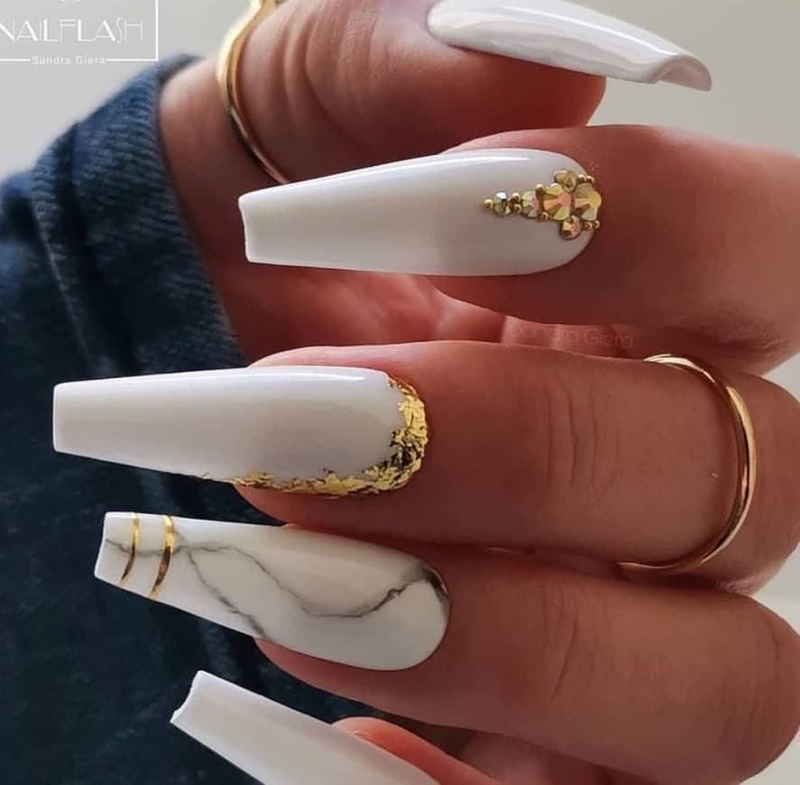 Moda White nails 🤍